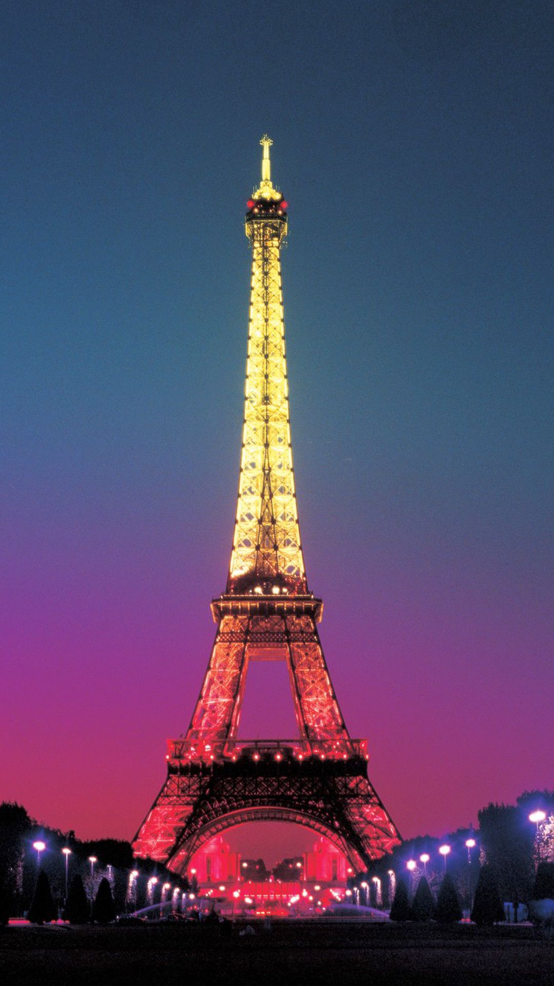Luz colorida en la Torre Eiffel - Fondo de pantalla de Torre Eiffel