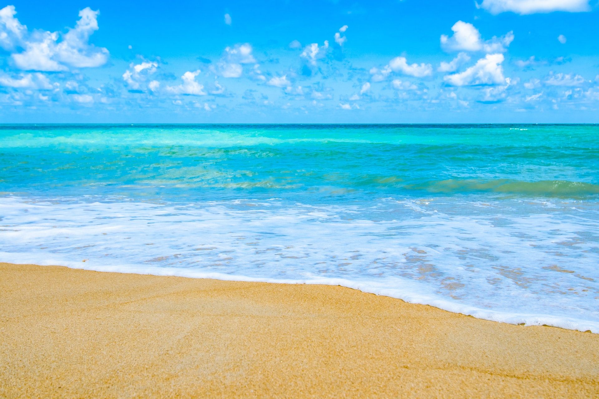 Descargar Beautiful Beach Water Wallpapers HD gratis