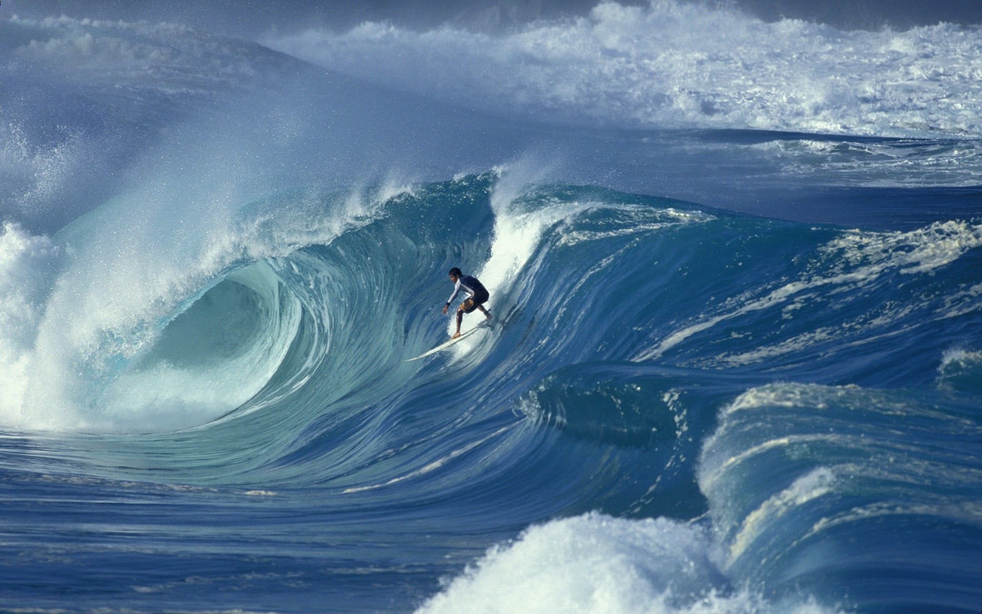 Más de 35 fondos de pantalla de Giant Surfing Waves - Descarga