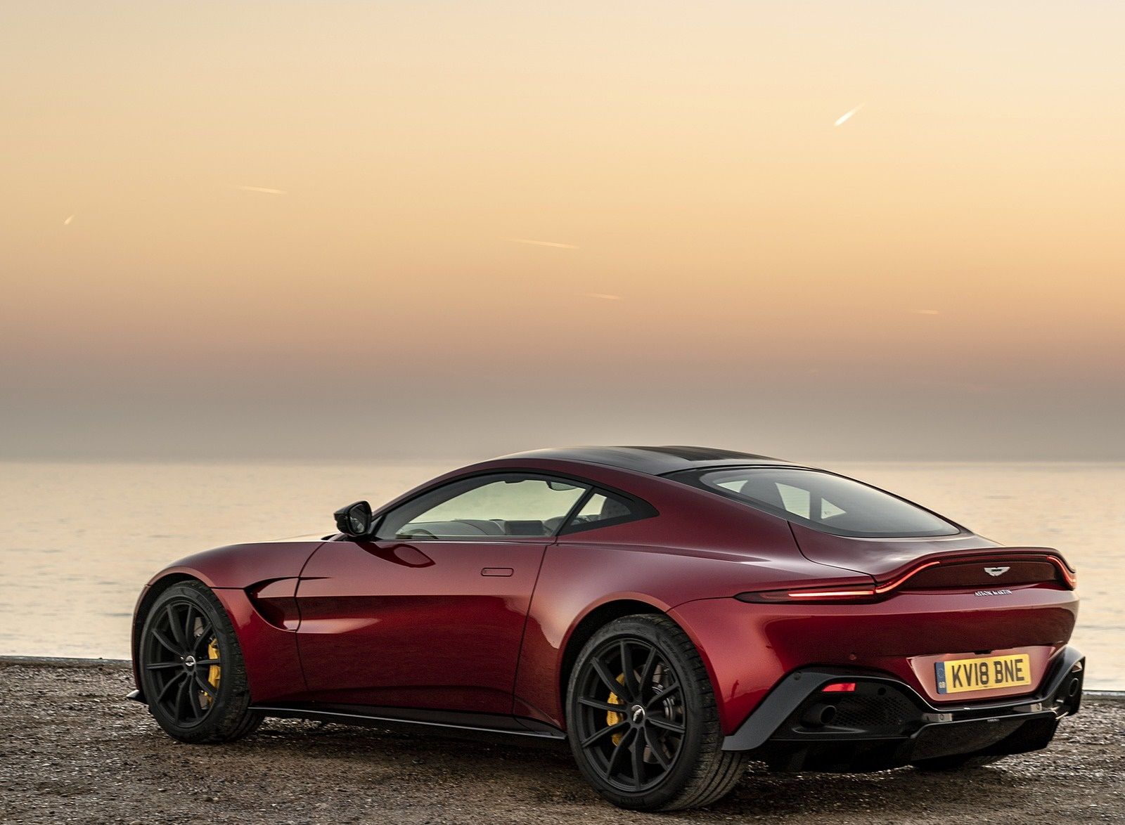 2019 Aston Martin Vantage (UK-Spec) Fondos de parachoques trasero (58