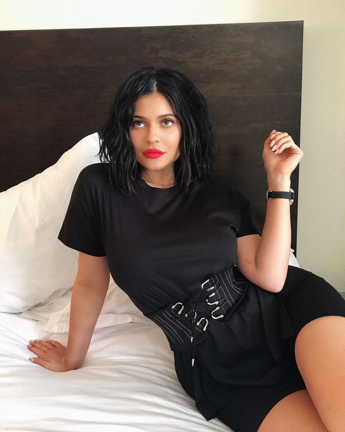 Kylie-Jenner-black-outift • Modo iOS