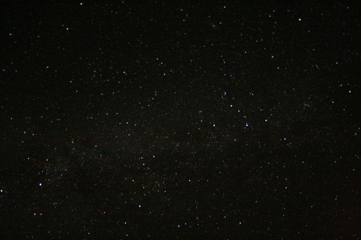 Foto Un fondo negro con estrellas y un avión en el cielo  Imagen Negro  gratis en Unsplash
